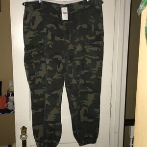 NWT 1XL Camouflage Cargo Joggers